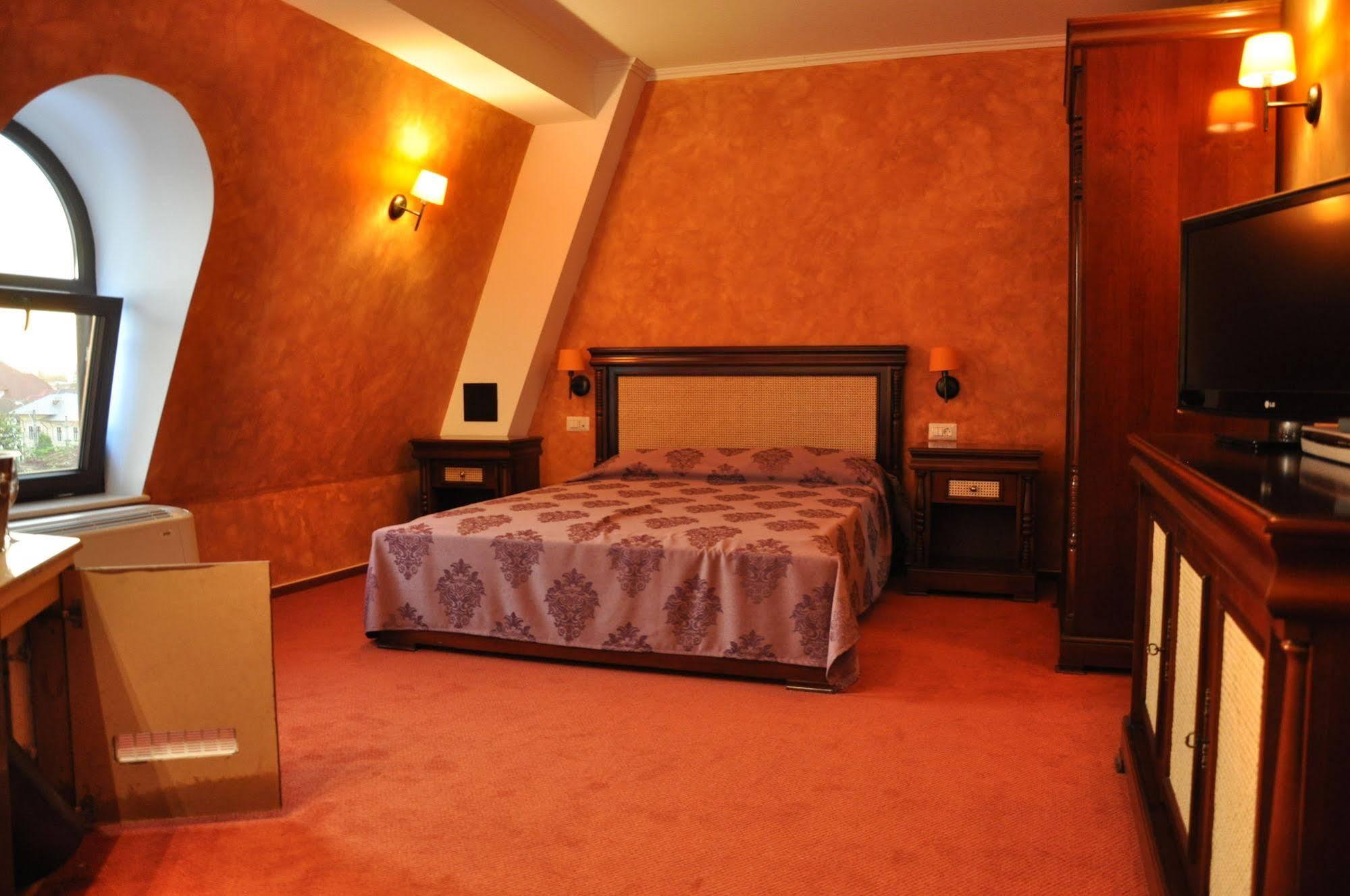 Vigo Grand